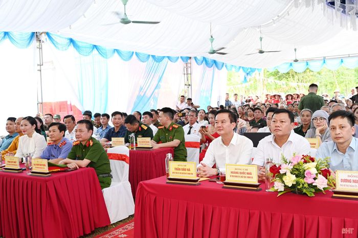Đại biểu dự ngày hội.