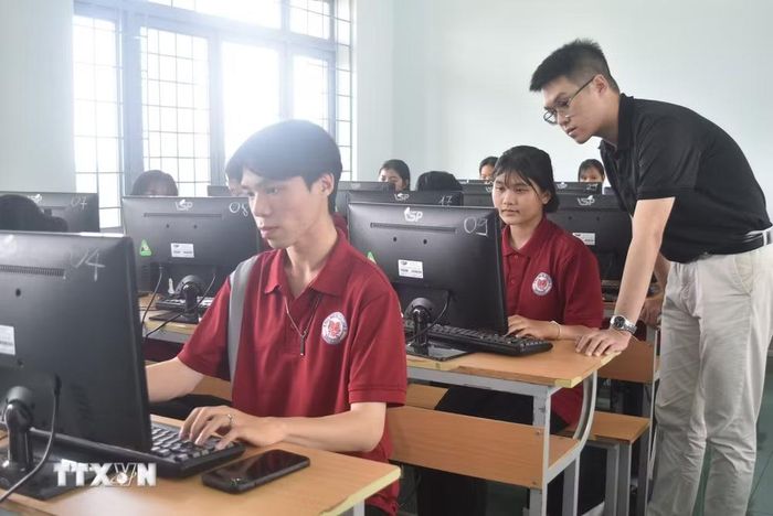 Học viên tham gia lớp Tin học ứng dụng, Trung tâm Giáo dục nghề nghiệp-Giáo dục thường xuyên huyện Krông Pắk. (Ảnh minh họa: Nguyên Dung/TTXVN)