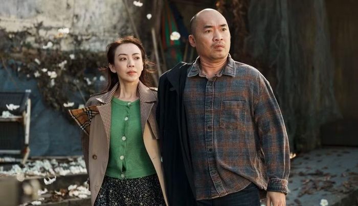 Thu Trang, Tiến Luật trong phim hài, gia đình duy nhất dịp này. (Ảnh từ phim)
