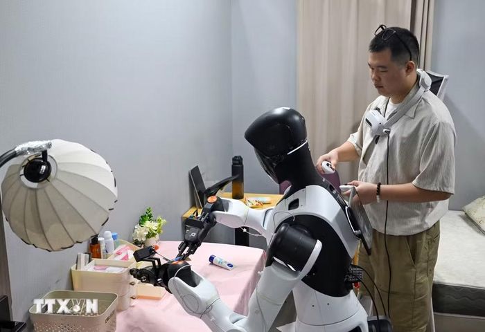 Robot được huấn luyện làm việc nhà tại công ty Maniformer ở thành phố Thượng Hải, Trung Quốc, ngày 5/8/2026. (Ảnh: THX/TTXVN phát)