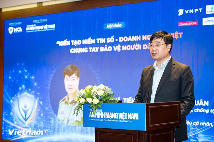 Đại tá, Tiến sĩ Nguyễn Hồng Quân - Phó Cục trưởng Cục An ninh mạng và phòng, chống tội phạm sử dụng công nghệ cao (A05, Bộ Công an), Trưởng Ban An ninh dữ liệu và Bảo vệ dữ liệu cá nhân, Hiệp hội An ninh mạng quốc gia phát biểu tại Hội thảo. (Ảnh: Minh Sơn/Vietnam+)