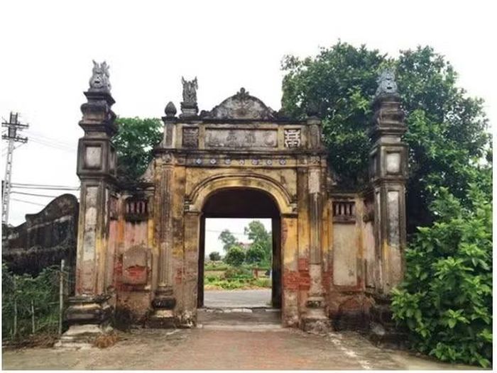 Cổng làng Nôm là một trong những nhân chứng lịch sử đi qua 2 cuộc kháng chiến của dân tộc Việt Nam. (Ảnh: Vietnam+)