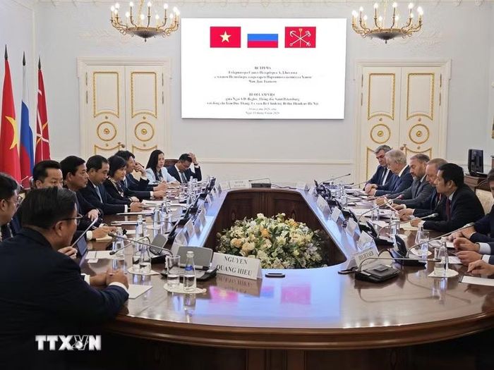 Đoàn công tác liên ngành do đồng chí Trần Đức Thắng, Ủy viên Bộ Chính trị, Bí thư Thành ủy Hà Nội làm việc với lãnh đạo thành phố St.Petersburg. (Ảnh: Tâm Hằng/TTXVN)