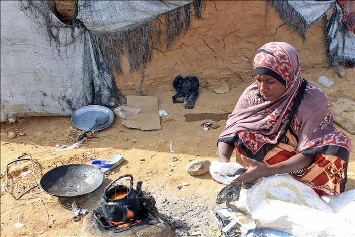 Cuộc sống của người dân Yemen tại trại tạm ở tỉnh Hajjah. Ảnh: AFP/TTXVN (không được phép khai thác, sử dụng bởi bên thứ ba)