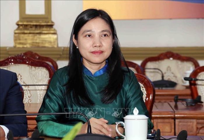 Bà Hà Thanh, Chủ tịch Liên hiệp các tổ chức hữu nghị Thành phố, Chủ nhiệm Hội đồng tư vấn Hội nhập Quốc tế - Đối ngoại nhân dân và Kiều bào thuộc Ủy ban MTTQ Việt Nam TP Hồ Chí Minh.
