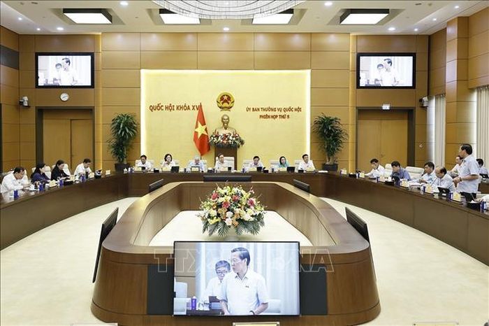 Chủ nhiệm Ủy ban Kinh tế và Tài chính của Quốc hội Phan Văn Mãi trình bày ý kiến đối với nội dung cơ quan trình dự kiến tiếp thu, giải trình và chỉnh lý các dự thảo.