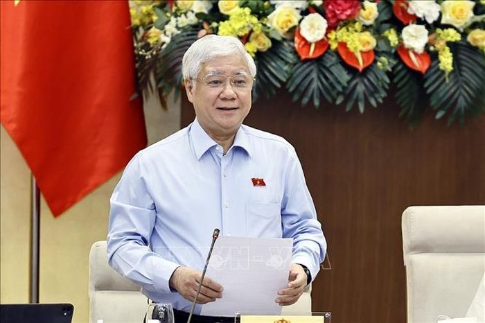 Phó Chủ tịch Thường trực Quốc hội Đỗ Văn Chiến phát biểu.