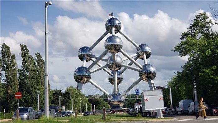 Tại các điểm du lịch nổi tiếng của Brussels, lượng khách du lịch giảm hẳn do thành phố này đang trải qua đợt nắng nóng đỉnh điểm. Ảnh: Lan Anh/PV TTXVN tại Vương quốc Bỉ