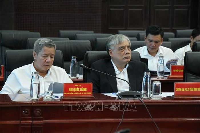 Các đại biểu, chuyên gia tham dự hội thảo.