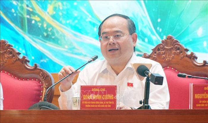 Bí thư Tỉnh ủy Quảng Ninh Quản Minh Cường trả lời các câu hỏi của học sinh sinh viên.