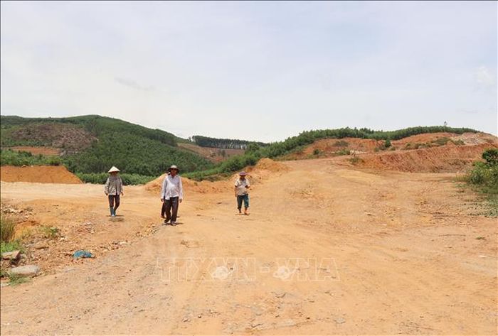 Diện tích 27.625,2 m² của ông Nguyễn Trần Tấn Hiệp đã bị Công ty Cổ phần đầu tư phát triển Thanh Hưng đơn vị được giao thực hiện Dự án cụm Công nghiệp Hành Đức-Hành Minh san ủi.