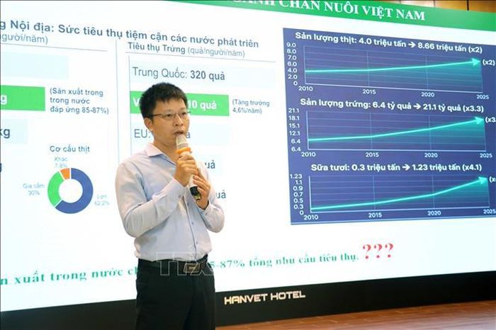 Đại biểu tham luận tại Tọa đàm Khuyến nông với chủ đề “Giải pháp phát triển chăn nuôi gắn với truy xuất nguồn gốc và liên kết tiêu thụ sản phẩm”.