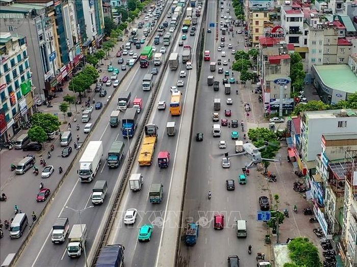 Hình ảnh về thiết bị UAV thực hiện quá trình giám sát giao thông từ trên cao.