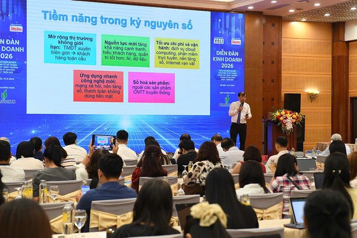 Quang cảnh Diễn đàn,