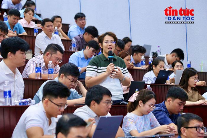 Học viên trao đổi, thảo luận trong chương trình tập huấn.