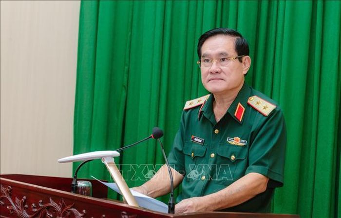 Trung tướng Nguyễn Xuân Dắt, Tư lệnh Quân khu kết luận hội nghị.