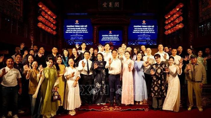 Các đại biểu tham dự chương trình.
