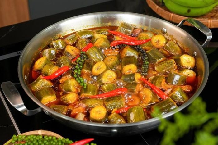Kho cạn sền sệt để gia vị ngấm vào chuối.. Ảnh nguồn: Cao Giang.