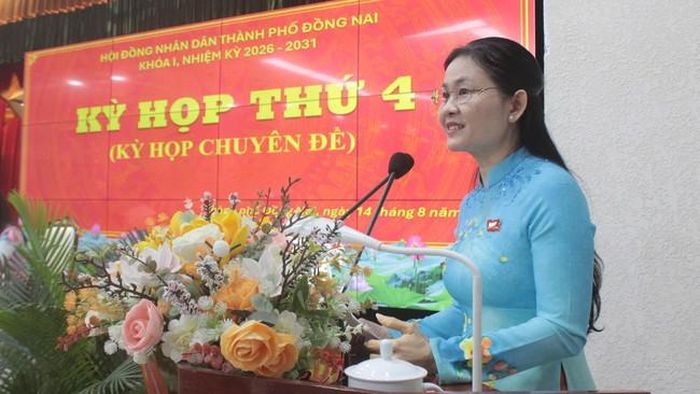 Ủy viên Trung ương Đảng, Phó Bí thư Thường trực Thành ủy, Chủ tịch HĐND thành phố Tôn Ngọc Hạnh phát biểu khai mạc kỳ họp. 