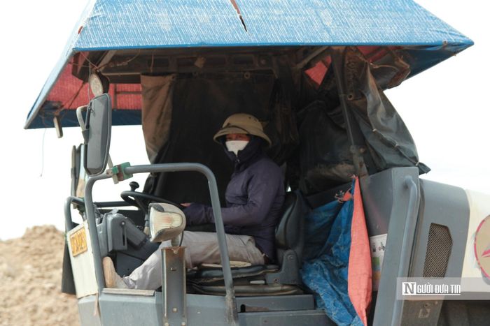 Đại diện Công ty CP 484 (một trong những đơn vị thi công dự án) cho biết, đến nay công trình đã thi công đạt khoảng 50% khối lượng. Dự án được triển khai trong thời điểm biến động giá vật liệu xây dựng, vướng giải phóng mặt bằng nên phần nào ảnh hưởng đến tiến độ dự án.