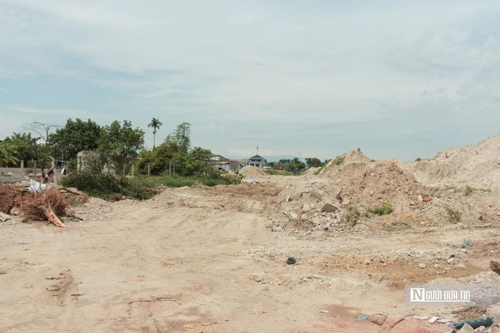 Do thời gian triển khai dự án không còn nhiều, vì vậy, cùng với việc chủ đầu tư và nhà thầu tăng tốc thi công trên công trường, chính quyền địa phương cũng đang “căng mình” bám sát địa bàn.