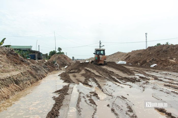Hiện, có 5 vị trí trên tuyến phải xử lý nền đất yếu, với thời gian chờ lún kéo dài từ 6 đến 14 tháng. Đây là yêu cầu kỹ thuật bắt buộc để đảm bảo chất lượng và độ ổn định của tuyến đường.