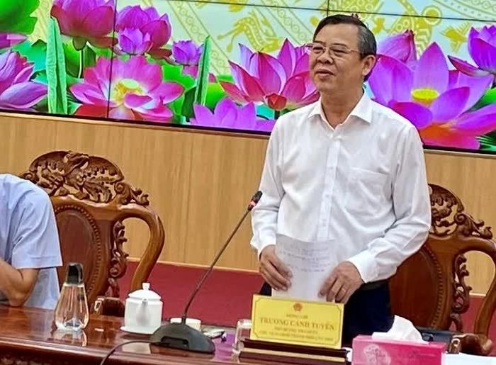 Ông Trương Cảnh Tuyên - Chủ tịch UBND TP Cần Thơ phát biểu kết luận phiên họp.