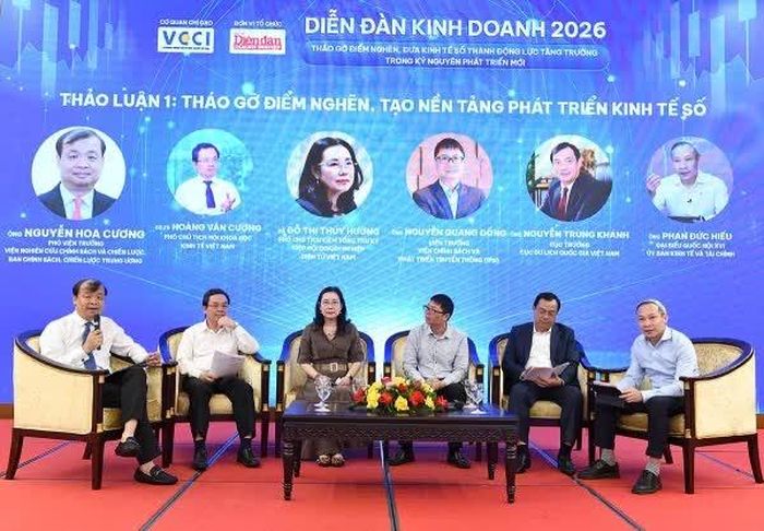 Các đại biểu tham gia thảo luận tại diễn đàn.