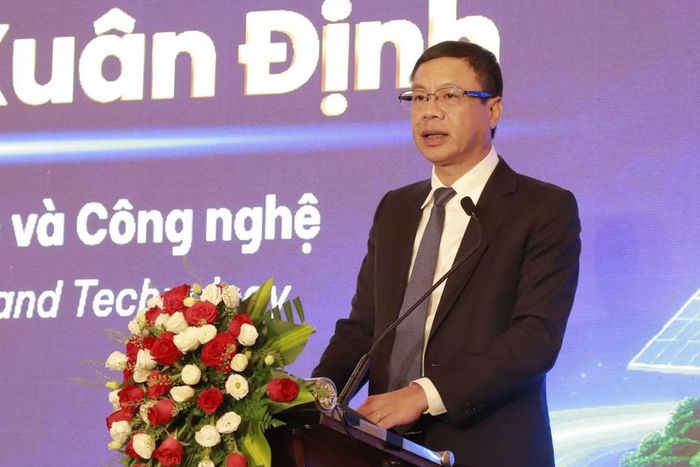 Thứ trưởng Lê Xuân Định trao đổi vê mục tiêu bứt phá năng suất là tạo nhiều giá trị hơn từ cùng một nguồn lực. Ảnh: KHCN.