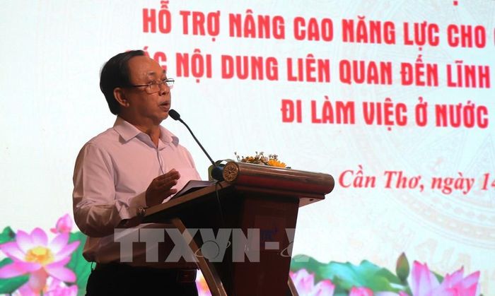 Đại diện Công ty cổ phần nhân lực Quốc tế Hưng Thịnh phát biểu. Ảnh: Nguyễn Hằng - TTXVN