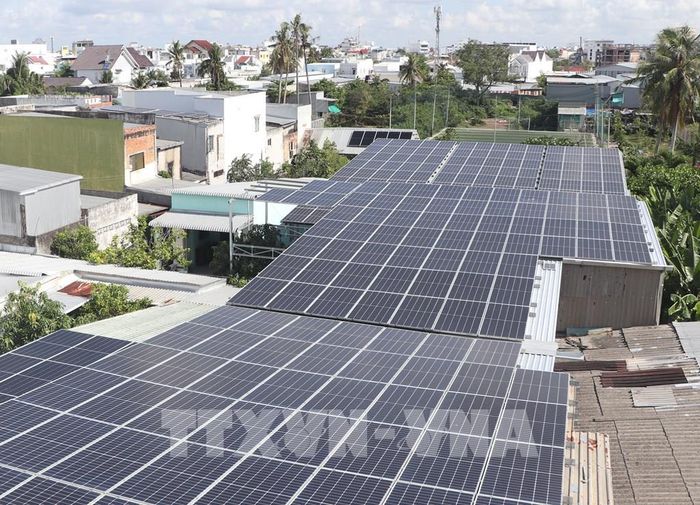 Hiện toàn tỉnh Cà Mau có 3.303 hệ hệ thống điện mặt trời, tổng công suất 342,997 MWp. Ảnh: Tuấn Phi - TTXVN
