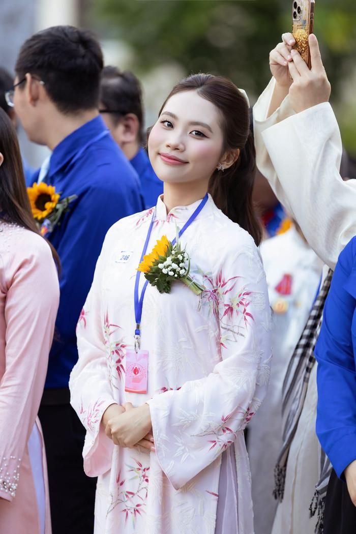 Nhìn vào thành tích mới nhất của MV, lựa chọn quay trở lại con đường âm nhạc của Phương Mỹ Chi dường như đang cho thấy sự đúng đắn. Ảnh: FBNV
