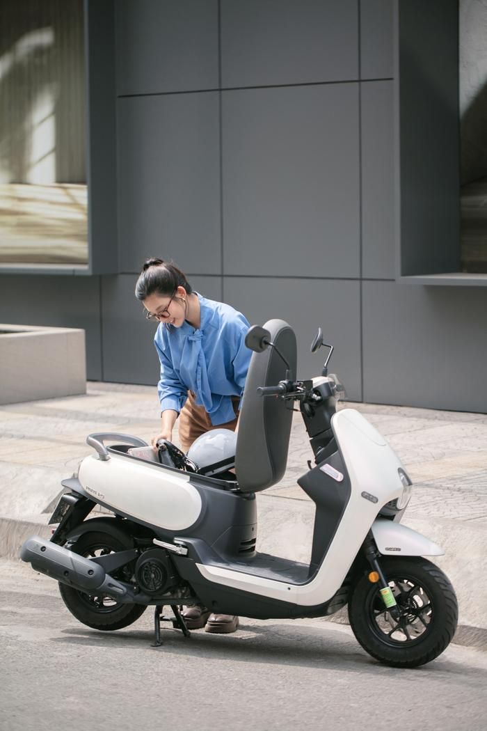 Cốp rộng 22.5l để vừa 2 mũ bảo hiểm nửa đầu 