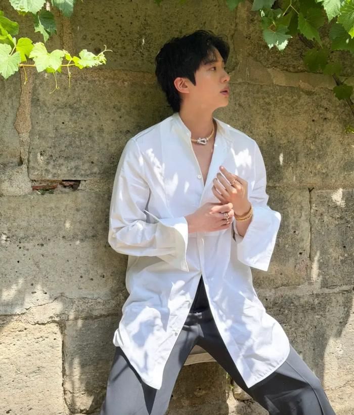 Hình ảnh mới đây của Jin (BTS).