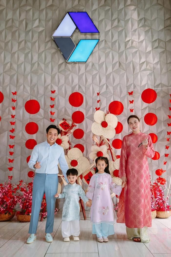 Theo Đàm Thu Trang, 2 vợ chồng cô mỗi người có một vai trò riêng trong cách dạy dỗ các con.