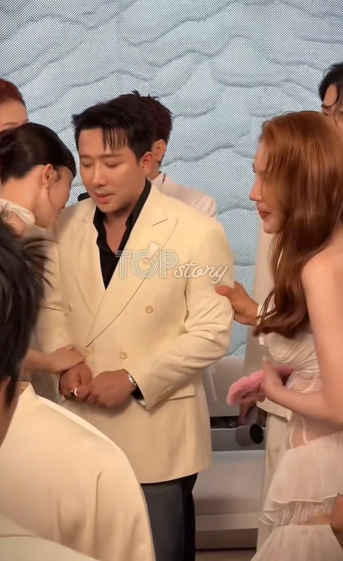 Khoảnh khắc Thủy Tiên "đụng chạm" Trấn Thành trong một đoạn clip mới đây. Ảnh chụp màn hình Tiktok TOPstory