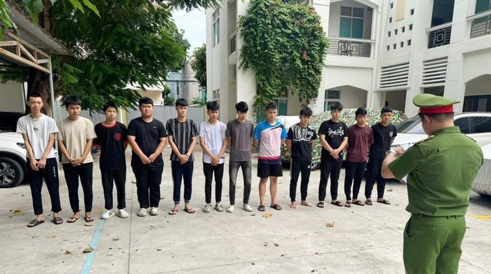 Nhóm thanh thiếu niên tại cơ quan công an. Ảnh Công an Đà Nẵng