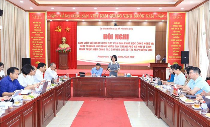 Đoàn giám sát của Ban Khoa học, Công nghệ và Môi trường HĐND thành phố Hà Nội làm việc với xã Phượng Dực