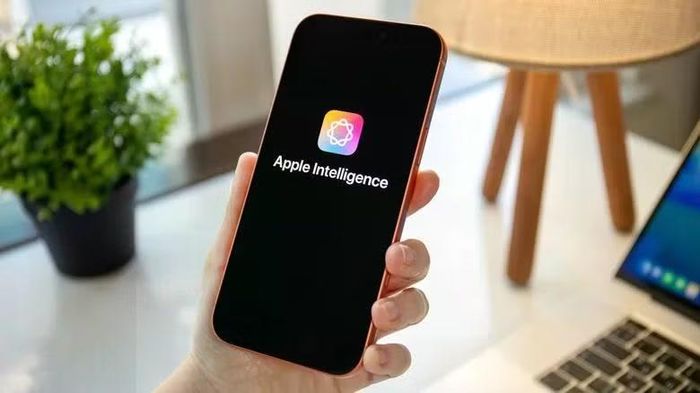 Nhờ Apple Intelligence, Siri có thể hiểu ngôn ngữ tự nhiên tốt hơn và có thể kết nối với ChatGPT để xử lý những yêu cầu phức tạp