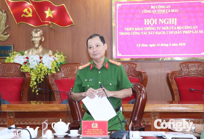 Đại tá Trần Văn Thi, Phó Giám đốc Công an tỉnh phát biểu tại hội nghị