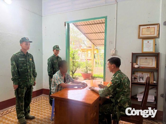 Đối tượng Trần Thanh Sang bị khởi tố về tội tổ chức cho người khác xuất cảnh, nhập cảnh trái phép.