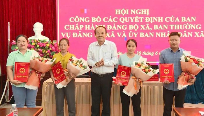 Xã Hồng Dân hiện còn 16 ấp sau khi hoàn thành sắp xếp, tổ chức lại các ấp
