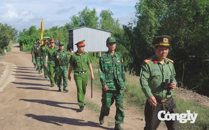 Phối hợp tuần tra, kiểm soát bảo đảm an ninh, trật tự trên các tuyến, địa bàn trọng điểm.