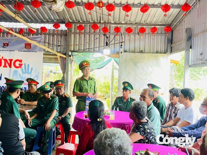 Ra quân tuyên truyền, phổ biến các quy định của pháp luật đến từng người dân trên địa bàn.