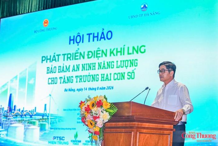 Ông Phạm Văn Cường, Phó Giám đốc Sở Công Thương Đồng Nai chia sẻ tham luận: “Vai trò quản lý nhà nước tại địa phương trong việc kết nối thực hiện thành công dự án điện khí LNG đầu tiên ở Việt Nam”.