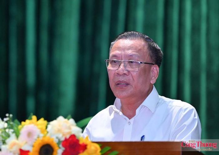 Ông Nguyễn Văn Trừ, Phó Giám đốc Sở Công Thương TP. Đà Nẵng phát biểu tham luận với chủ đề: “Sự cần thiết về việc thực hiện Dự án Nhà máy điện khí LNG Hòa Ninh, Đà Nẵng trong xu thế chuyển đổi xanh của thành phố đáng sống”. 