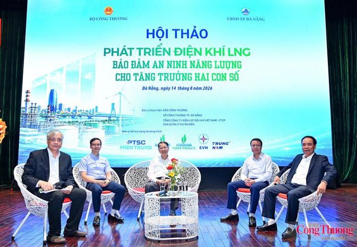 Các chuyên gia, diễn giả tham gia phiên tọa đàm về những nút thắt đang đặt ra đối với phát triển điện khí LNG, từ cơ chế đầu tư, chính sách giá, hạ tầng, nguồn cung đến yêu cầu bảo đảm an ninh năng lượng trong giai đoạn tăng trưởng mới. 