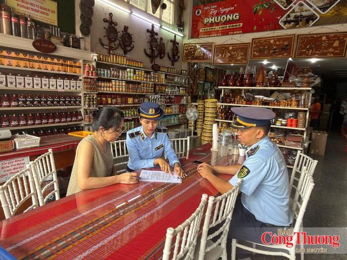 Các doanh nghiệp lý cam kết chấp hành pháp luật, nâng cao ý thức văn minh thương mại để phục vụ tốt nhất cho nhân dân và du khách.
