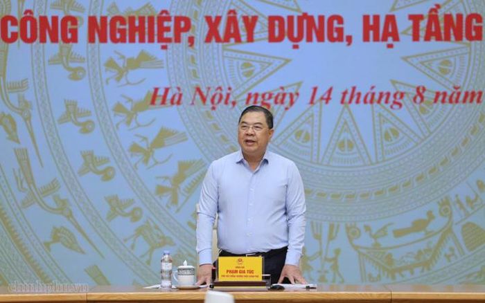Phó Thủ tướng Thường trực nhấn mạnh, hỗ trợ doanh nghiệp không chỉ là ban hành thể chế, chính sách về quy hoạch, công nghiệp, xây dựng, hạ tầng mà còn phải bảo đảm thực thi thống nhất, xử lý đến cùng từng khó khăn, vướng mắc - Ảnh: chinhphu.vn/Phương Nguyên