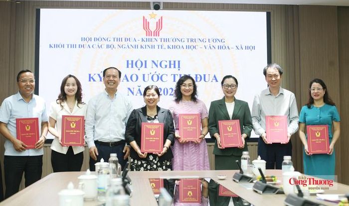 Sáng 14/8, Khối thi đua các Bộ, ngành kinh tế, khoa học - văn hóa - xã hội tổ chức Hội nghị ký Giao ước thi đua, thống nhất Quy chế và kế hoạch hoạt động năm 2026.